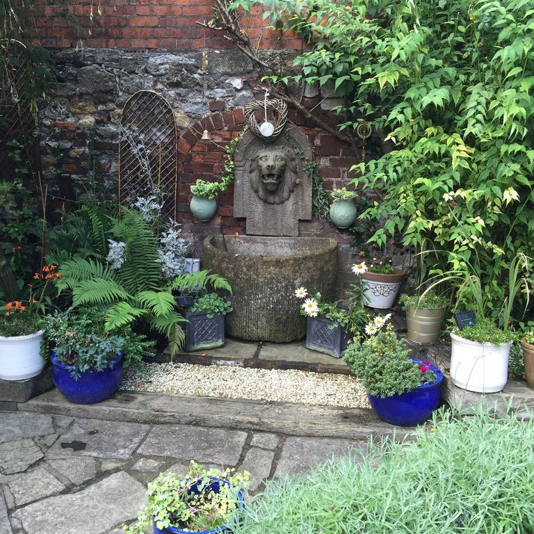 Sacred Garden Retreat Apartment Glastonbury Bagian luar foto