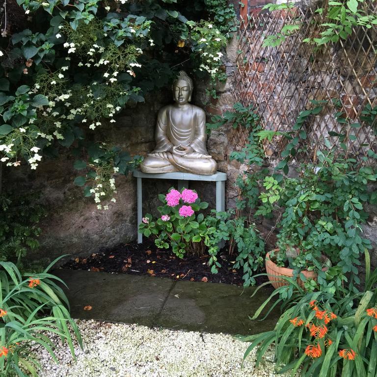 Sacred Garden Retreat Apartment Glastonbury Bagian luar foto