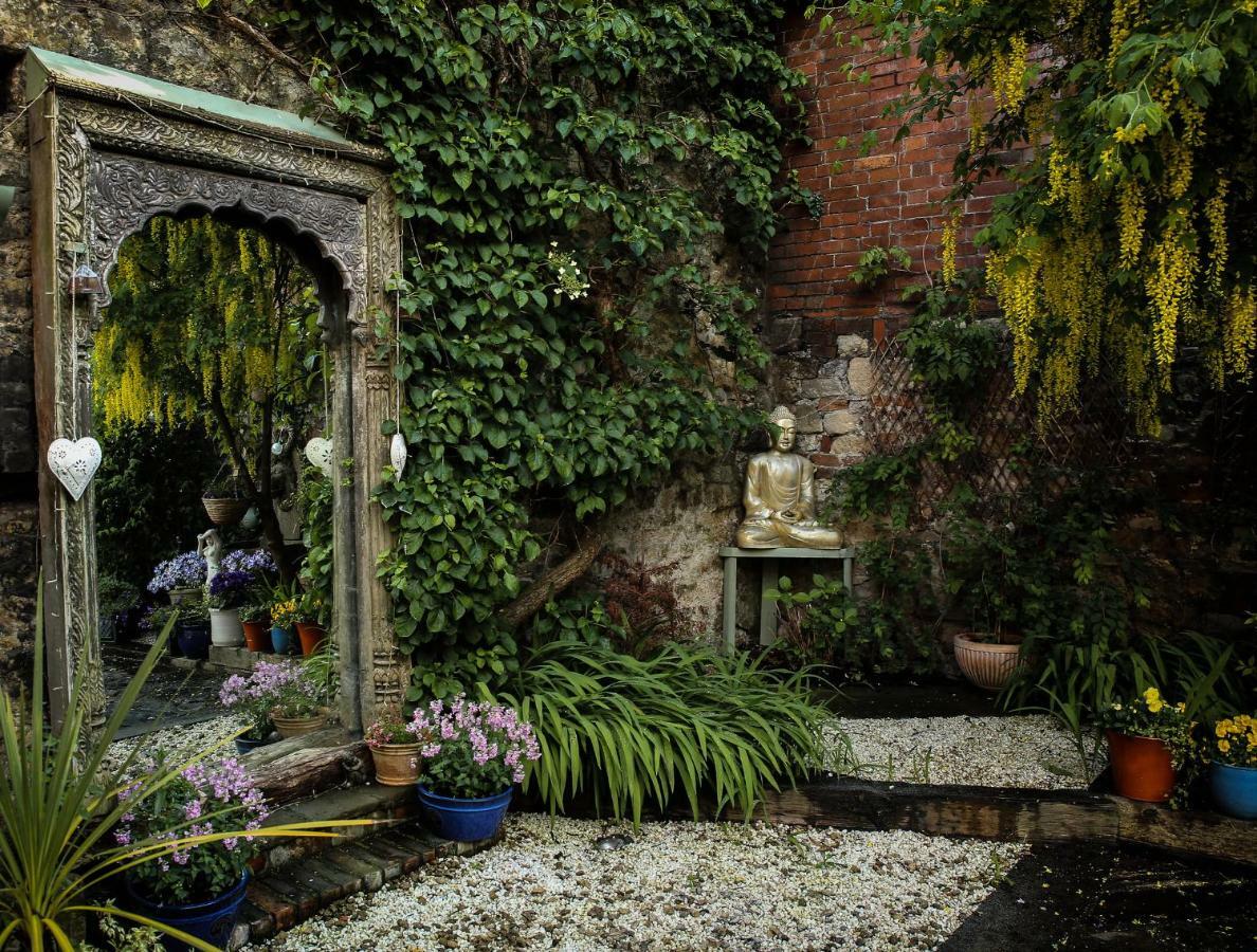 Sacred Garden Retreat Apartment Glastonbury Bagian luar foto